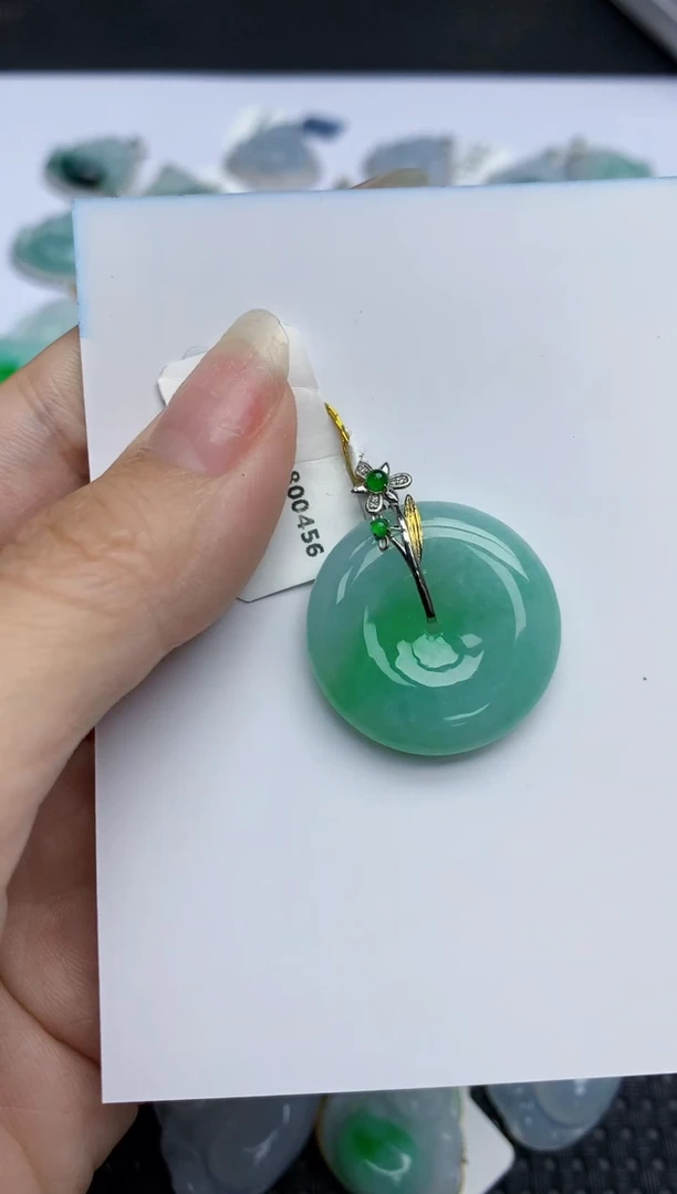 【闪购商品】翡翠挂件18K金镶嵌181天然翡翠A货