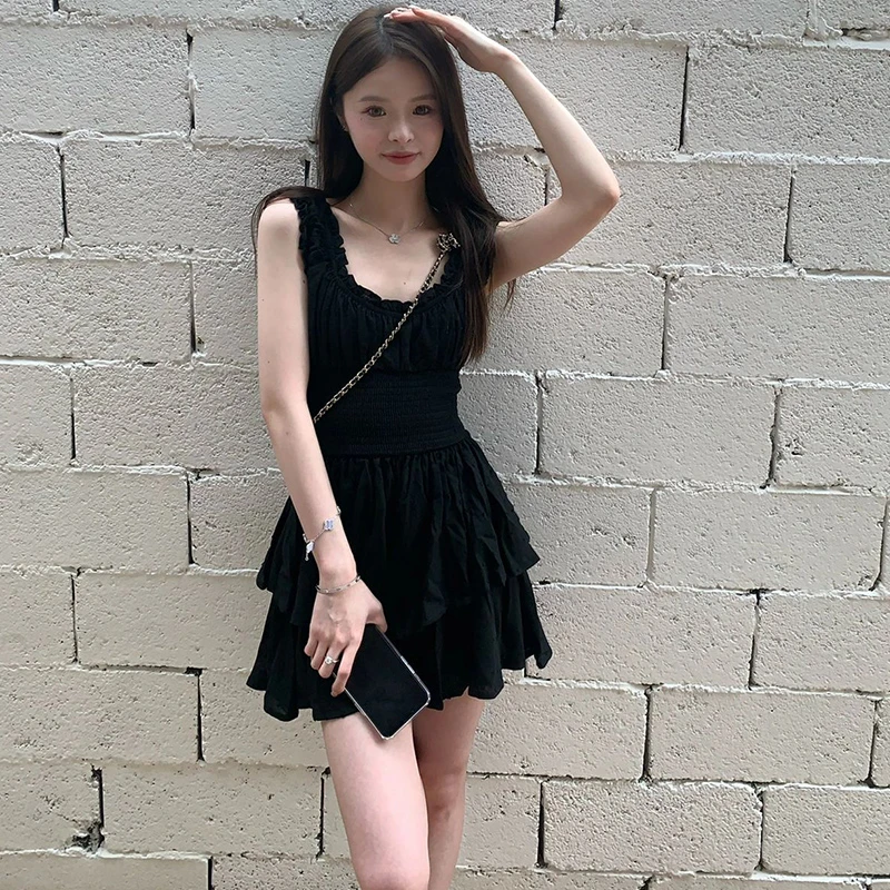 桔梗小黑裙茶歇法式小个子显高冷淡系高级感黑色赫本吊带连衣裙女