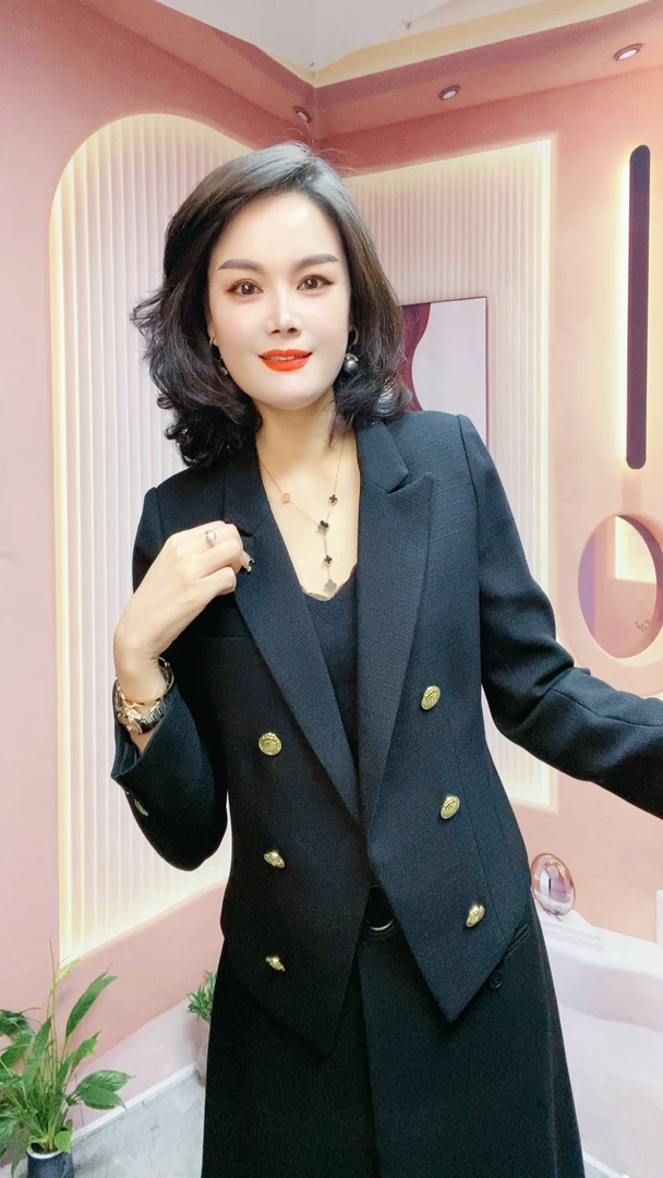 新款气质款修身双排金色装饰扣西装