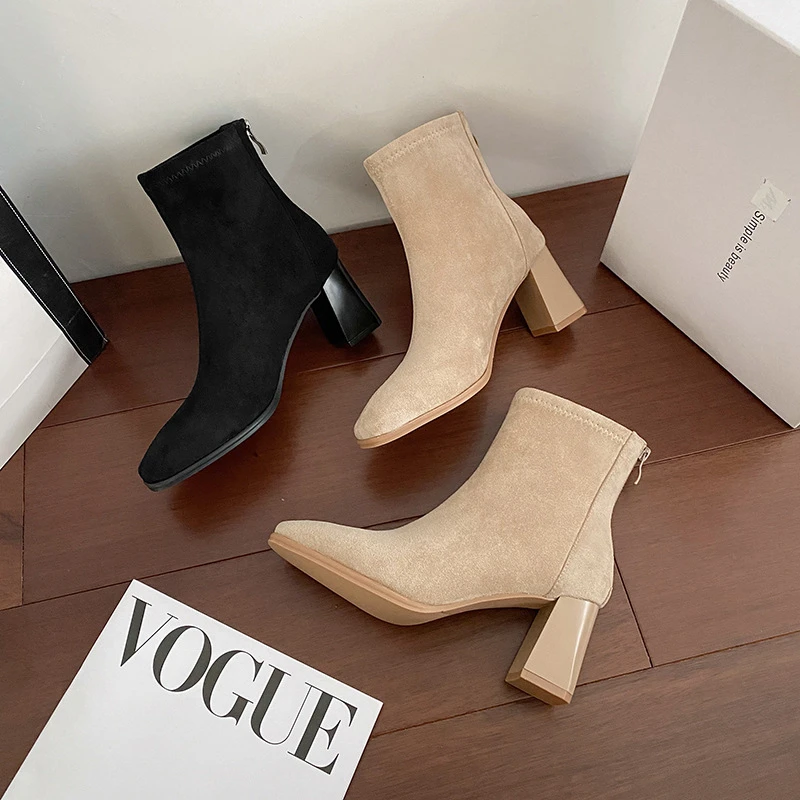 现货高跟秋冬短靴子女法式小个子瘦瘦靴黑色绒面方头粗跟短筒靴子