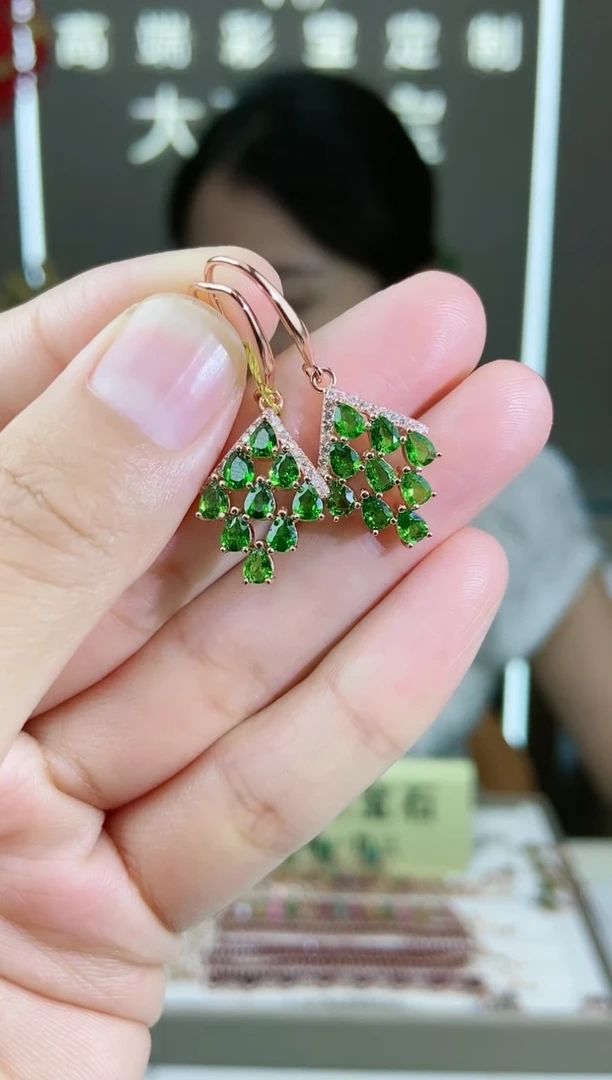 【闪购商品】透辉石耳饰银S925镶嵌耳饰