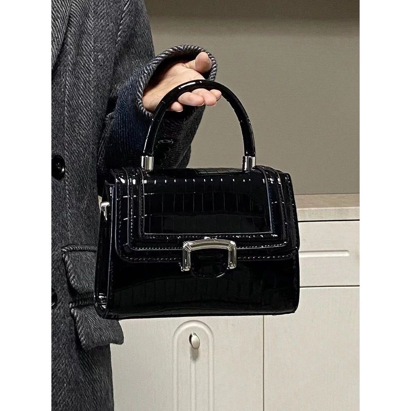 高级感2025新款黑色漆皮鳄鱼纹小方包手通勤手提包单肩斜挎包包女