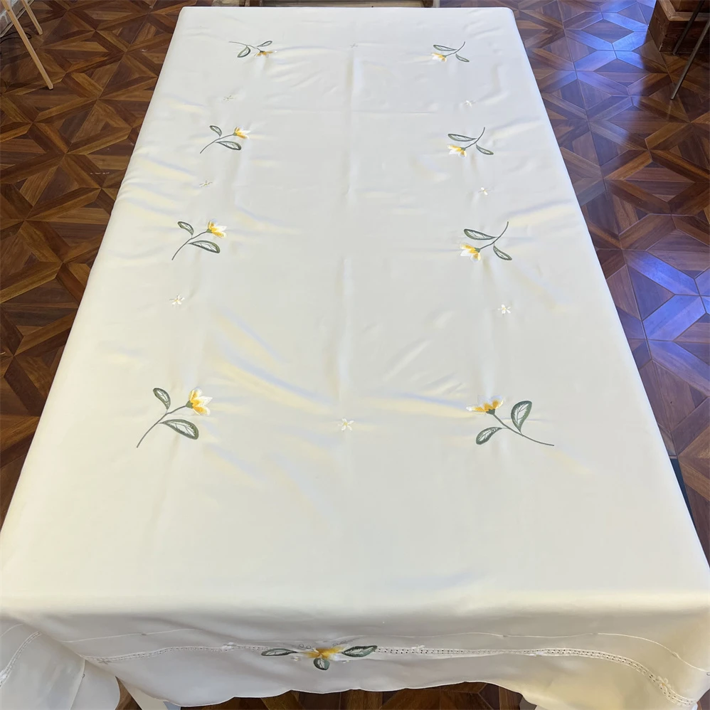 H81米色（160*280cm）贡缎重工刺绣桌布