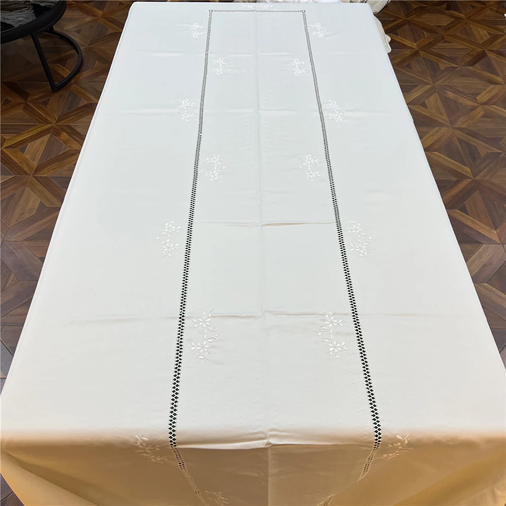 21-804贡缎(176*270cm)米色手工抽丝刺绣钩针桌布