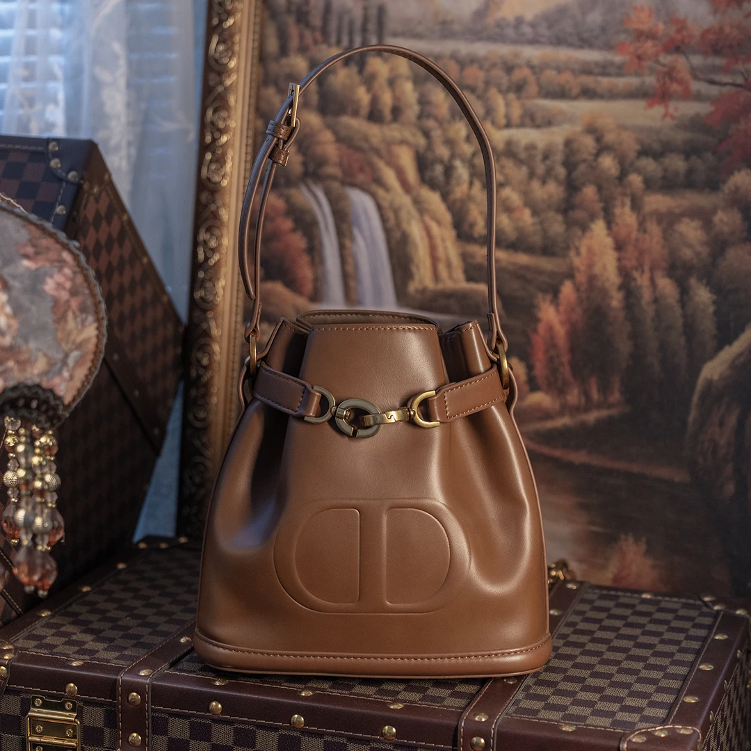 网红时尚水桶包2023新款小众时尚女包手提包秋冬高级感斜挎包