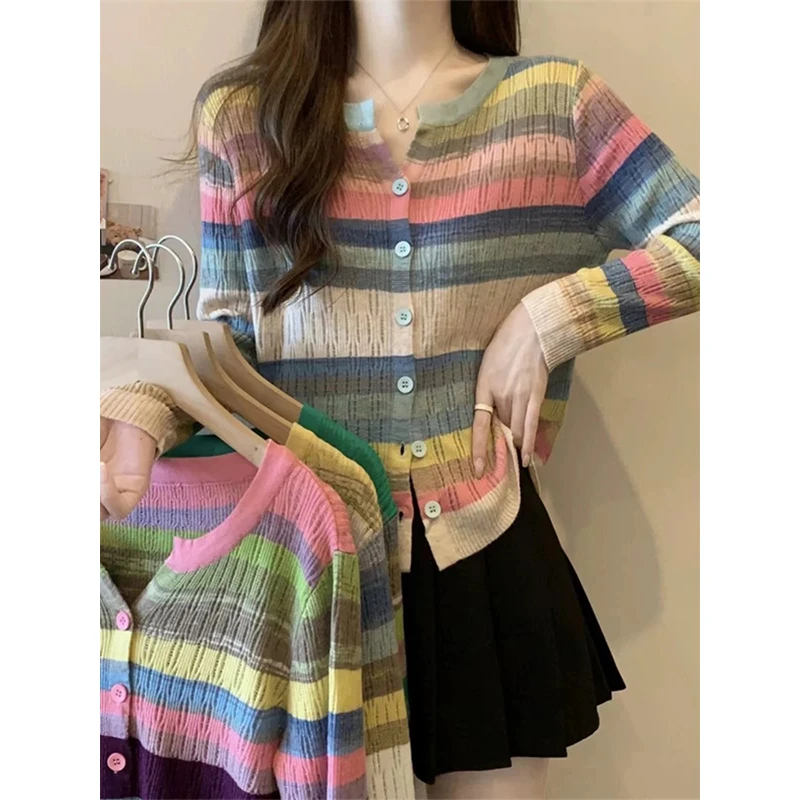 新款彩虹条纹小v领长袖针织开衫时尚纽扣软糯小众毛衣上衣女