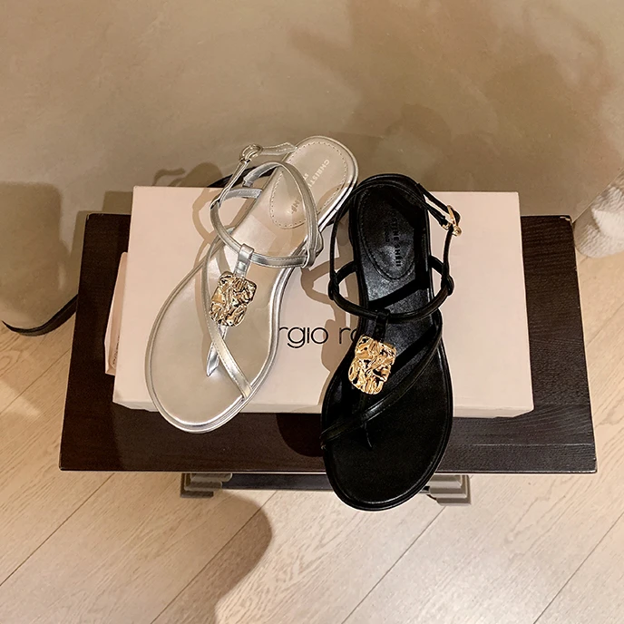 【苏茵茵sheii】绝美款~法式复古金属扣交叉带粗跟凉鞋女E4204160