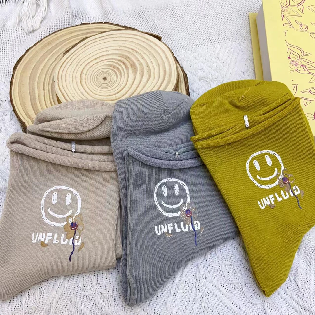 卷边笑脸袜子秋冬简约时尚休闲中筒棉袜ins女士