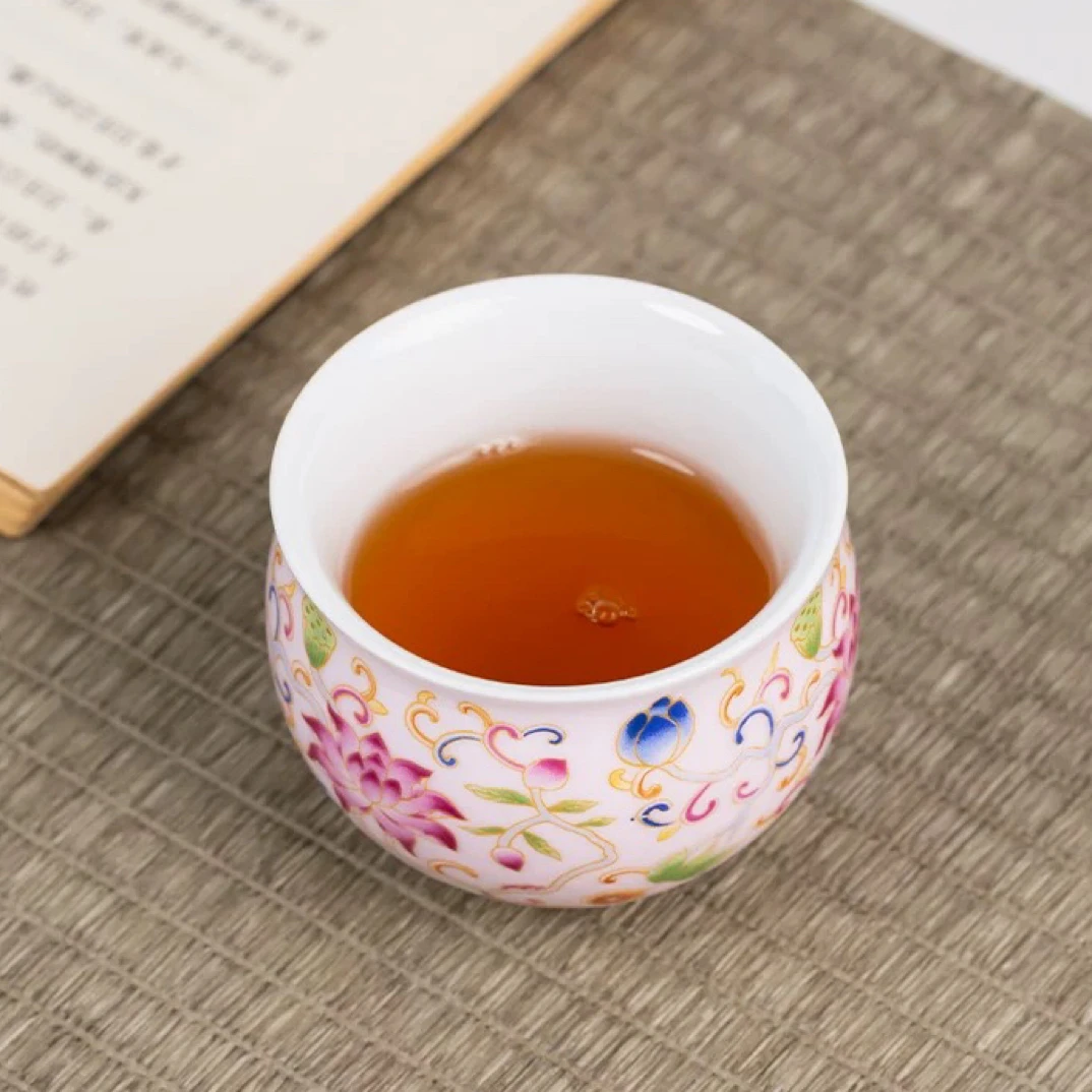 珐琅彩粉色主人杯