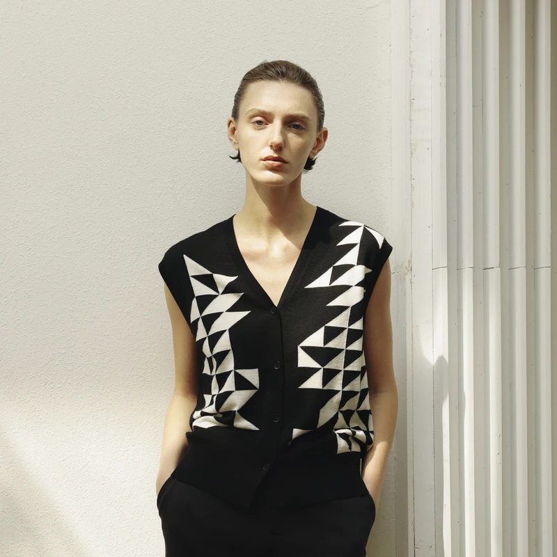 LESS撞色针织马甲女高级感V领百搭棋盘格无袖上衣含羊绒2O4313660