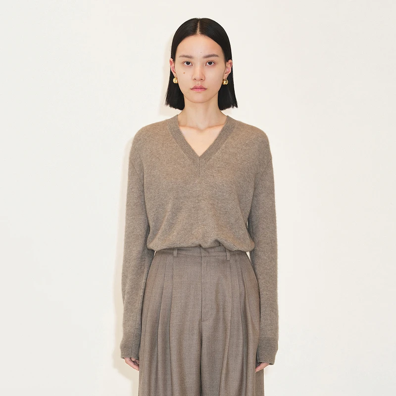 LESS冬季山羊绒针织衫女V领软糯长袖套头内搭打底毛衫2MA310250