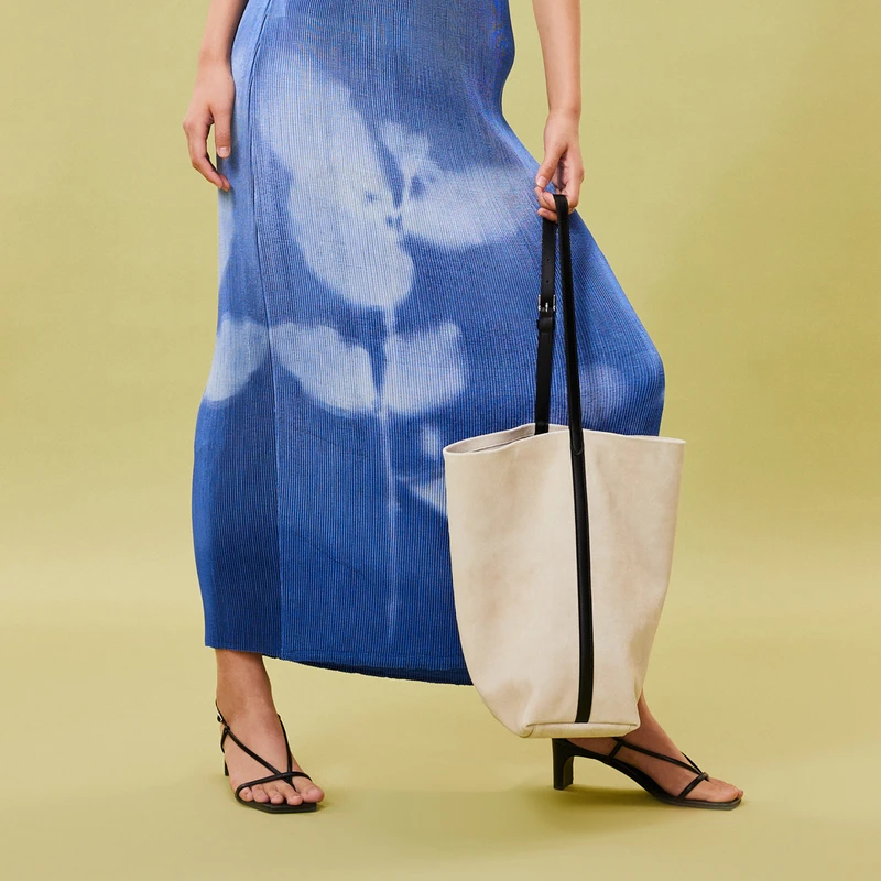 LESS简约气质百搭大容量水桶单肩包3O3L24540