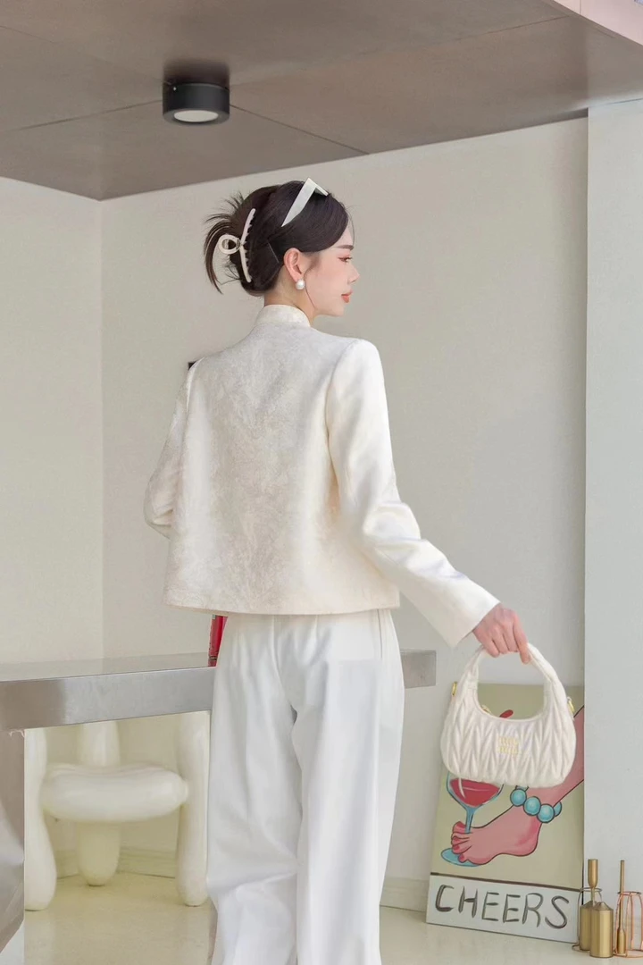 单白色国风二个码。上衣