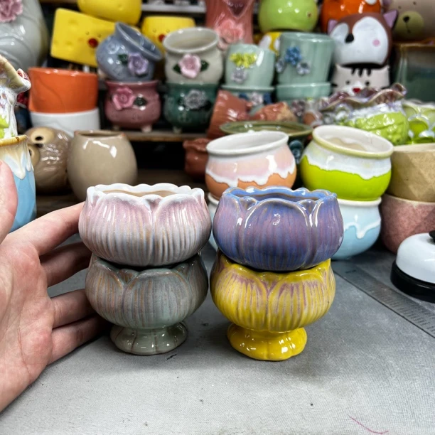 口6.5cm高6.5cm 多巴胺渐变色小莲花多肉盆