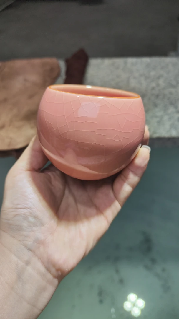 【闪购商品】粉色龙蛋杯冰裂纹茶杯手工陶瓷品茗杯主人杯色釉