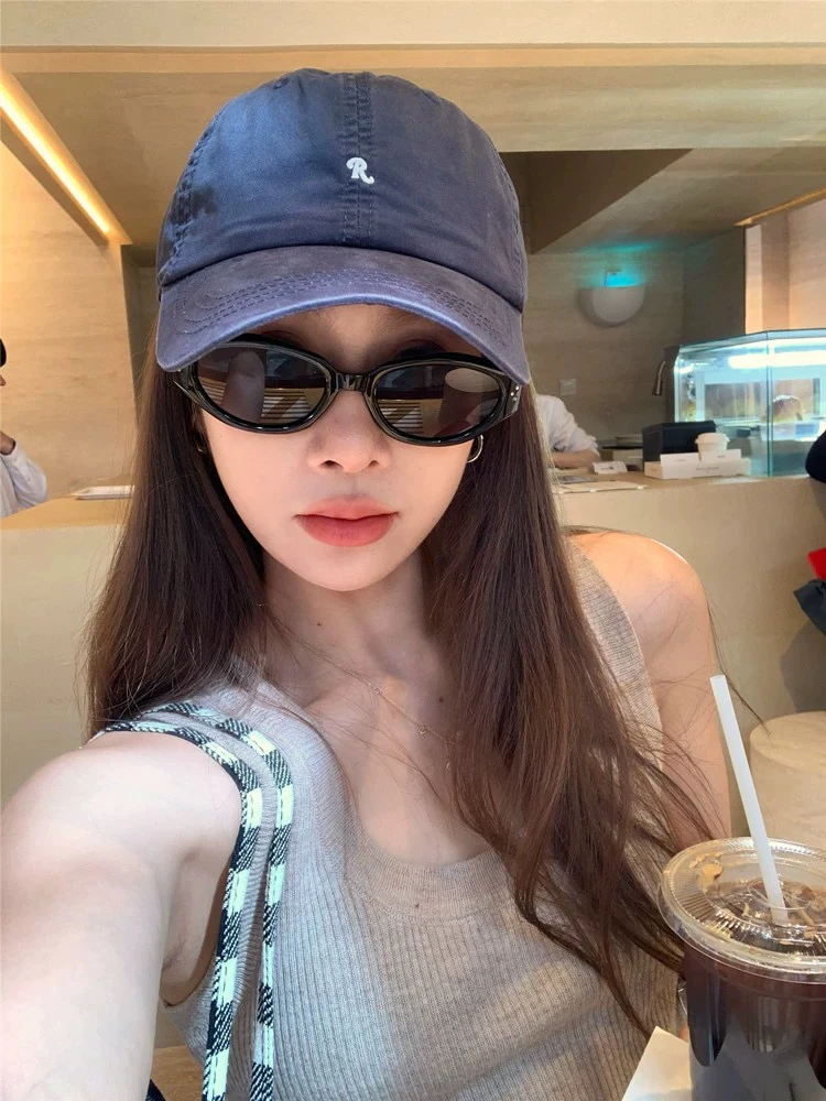 2024新版字母小R刺绣棒球帽韩版软顶宽帽檐加深男女款鸭舌帽情侣