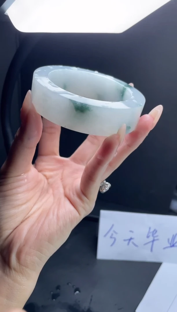 【闪购商品】定制翡翠手镯未镶嵌DDG/发一件