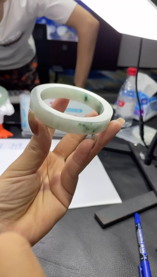 【闪购商品】定制翡翠手镯未镶嵌手镯DDR/发一件