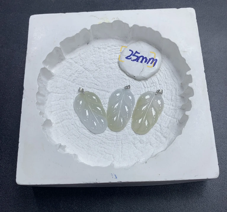 【夕夕推荐】天然翡翠叶子+18K金扣头@DDH41088/多样性发一件