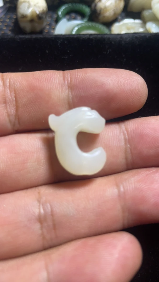 和田白玉老仿红山文化C字龙