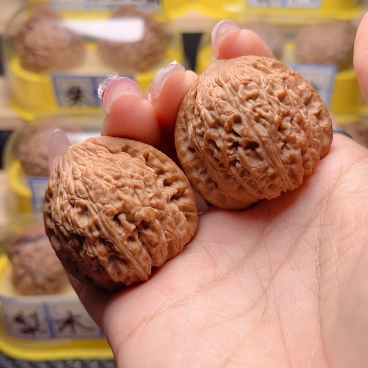 文玩核桃把件绣球39