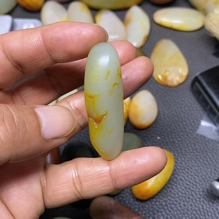 和田玉（糖玉）挂件未镶嵌