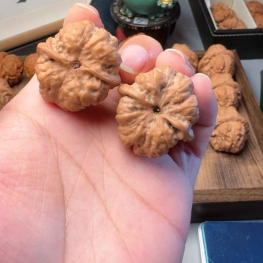 文玩核桃吊坠抱*蛤蟆头