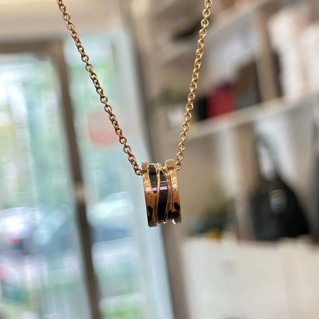 99新 BVLGARI/宝格丽 弹簧传奇镂空黑陶瓷项链，单品有盒