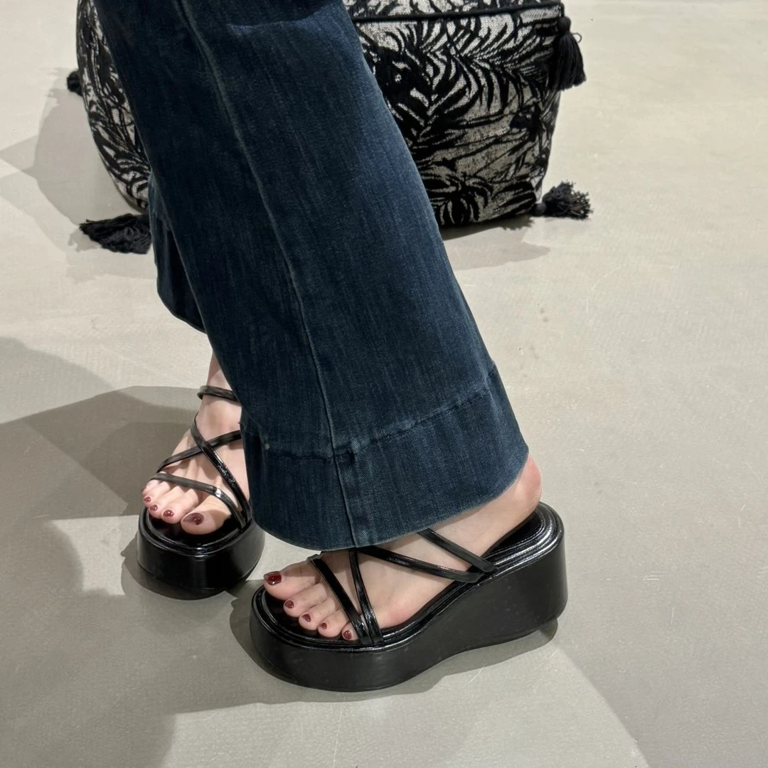 厚底增高一字带凉鞋