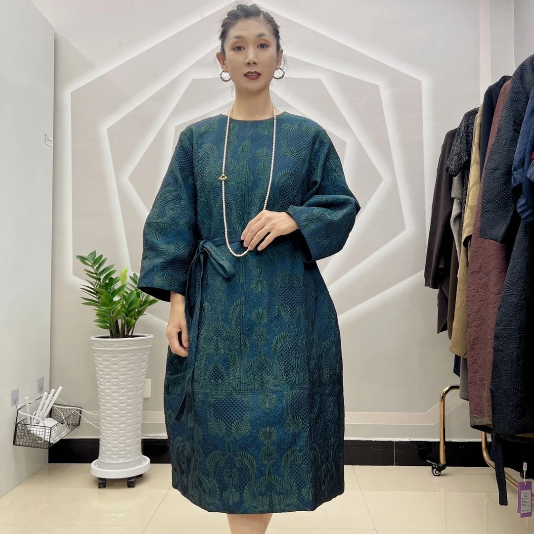 肌理纹浮雕提花阔版显瘦百搭连衣裙