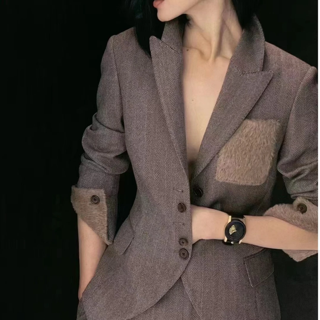 【女人街】早春气质网红轻奢休闲灰色修身纹新款时尚套装