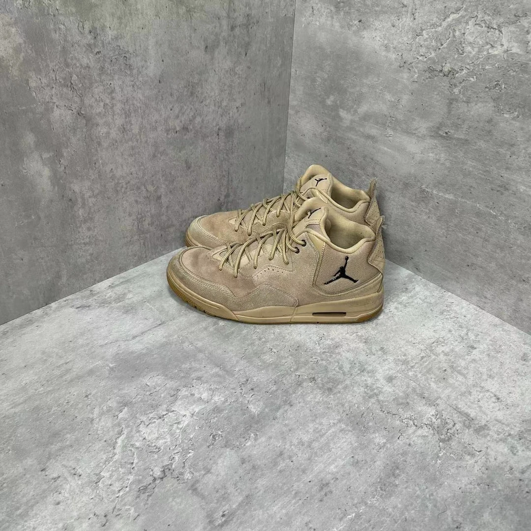 42码 Jordan Courtside 23 小麦 中帮 复古篮球鞋