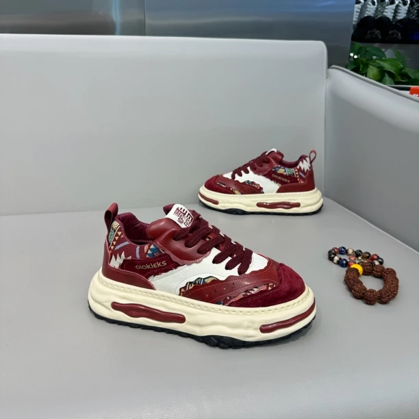 秋冬季低帮软底增高系带板鞋舒适运动休闲潮流男鞋