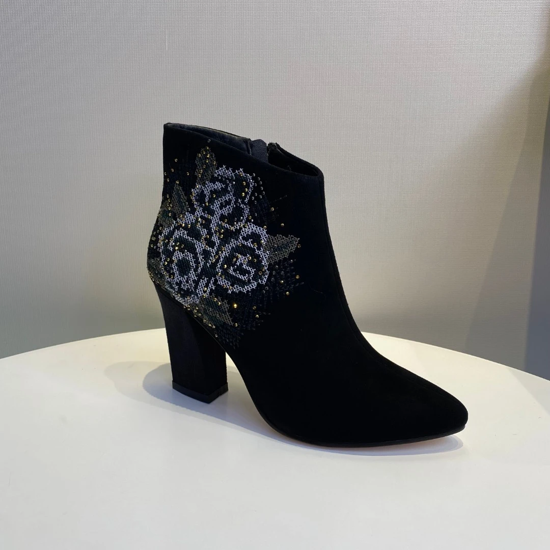 2号店 正常尺码 时装女靴 绒里 0011C HS