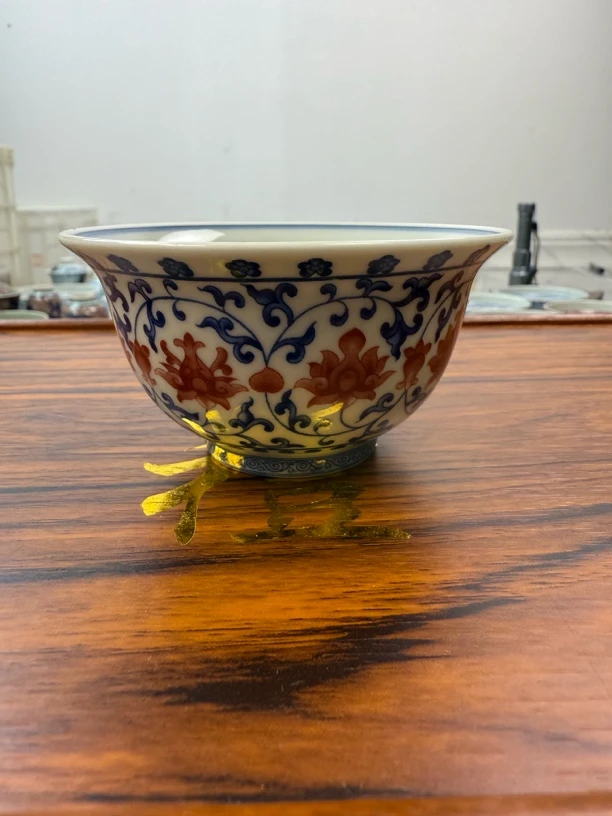 景德镇青花釉里红缠枝莲陶瓷压手杯