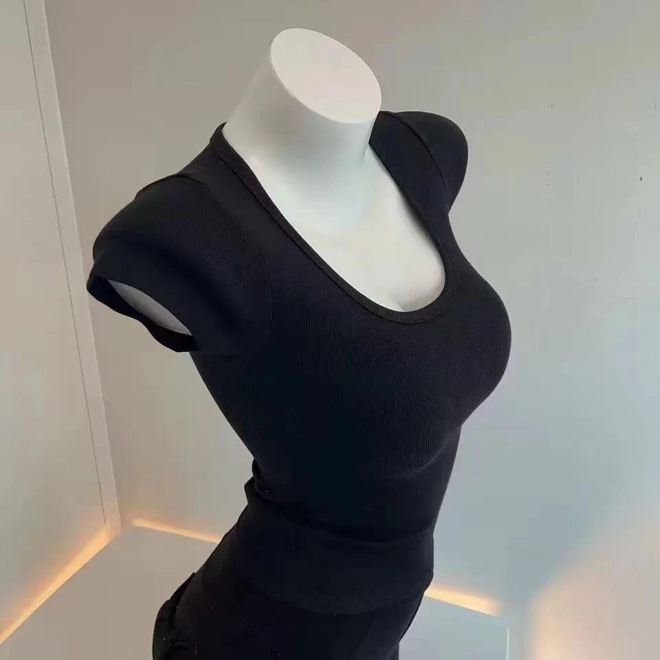 真的无敌显瘦!!!领口版型chao好的BM风螺纹大U领修身显瘦短袖