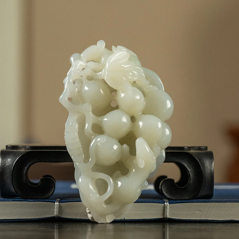 清 玉雕松鼠葡萄把件古董收藏