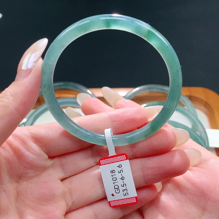 翡翠手镯未镶嵌天然翡翠手镯