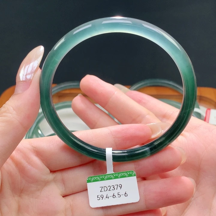 翡翠手镯未镶嵌天然翡翠手镯