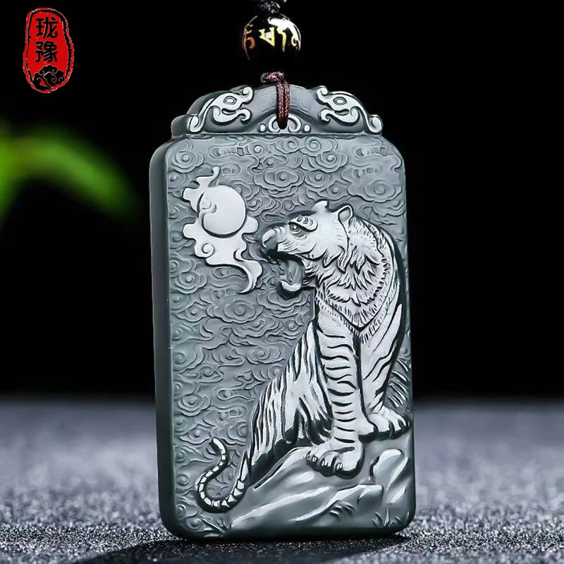 新疆和田玉上山虎玉牌男士女士生肖虎玉吊坠玉石挂件虎啸山河玉佩