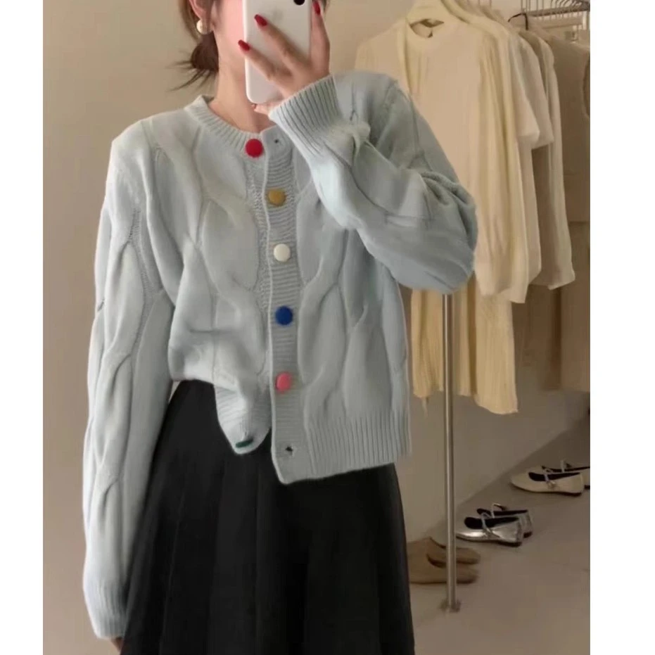 春秋新款气质宽松彩虹扣圆领长袖针织开衫白搭慵懒风毛衣外套女