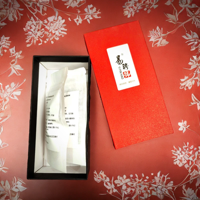 易聘号经典老茶礼盒：13年薄荷塘谷花茶样+14年薄荷塘正春茶样各9g