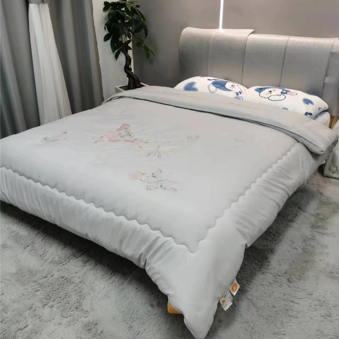 【大豆被】2*2.3米 灰色蝴蝶绣花轻奢卧室冬季加厚保暖绗缝大床被