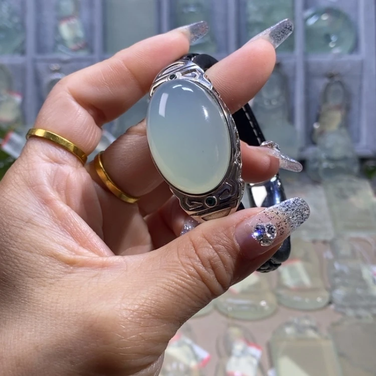 【闪购商品】蛇纹石玉手链未镶嵌莎****?
