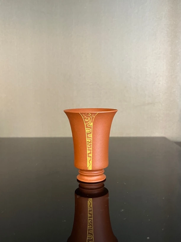 祥云浮雕鎏金紫砂主人杯