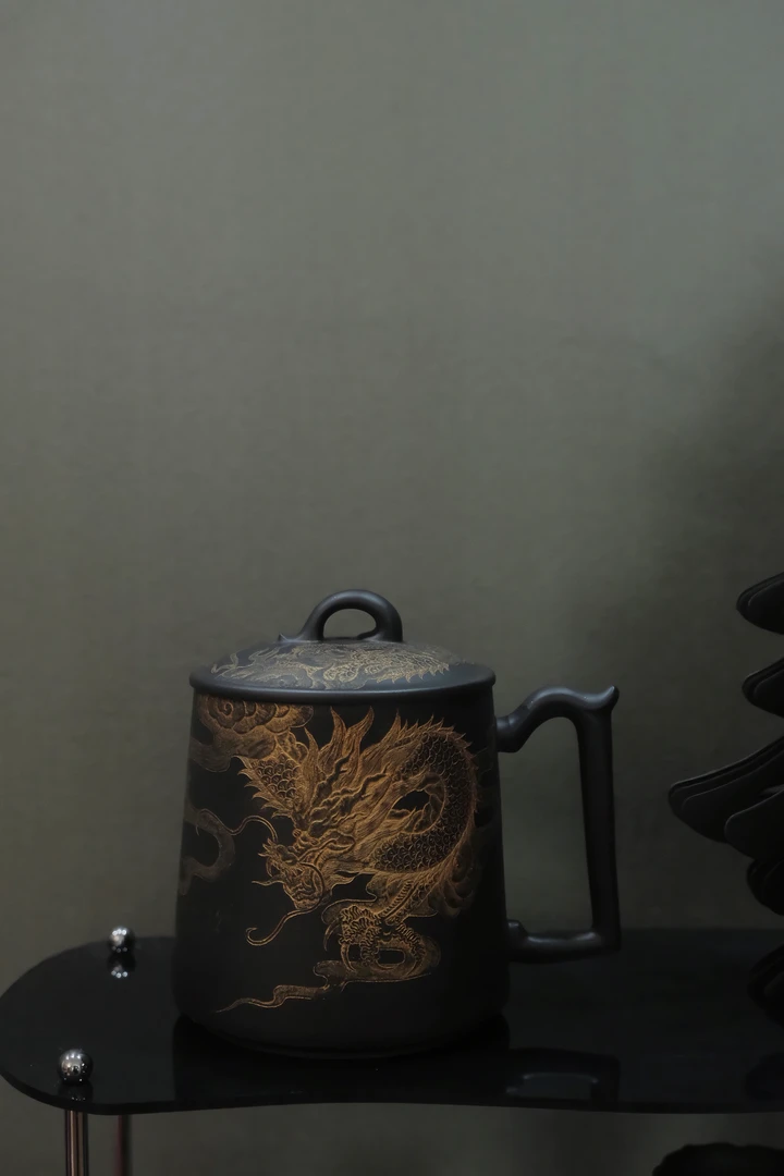 朱悦童手制龙年紫砂盖杯