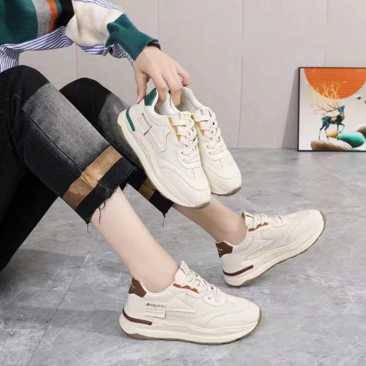 新款时尚真皮网拼平底轻柔超级舒适休闲鞋运动鞋阿甘鞋超轻