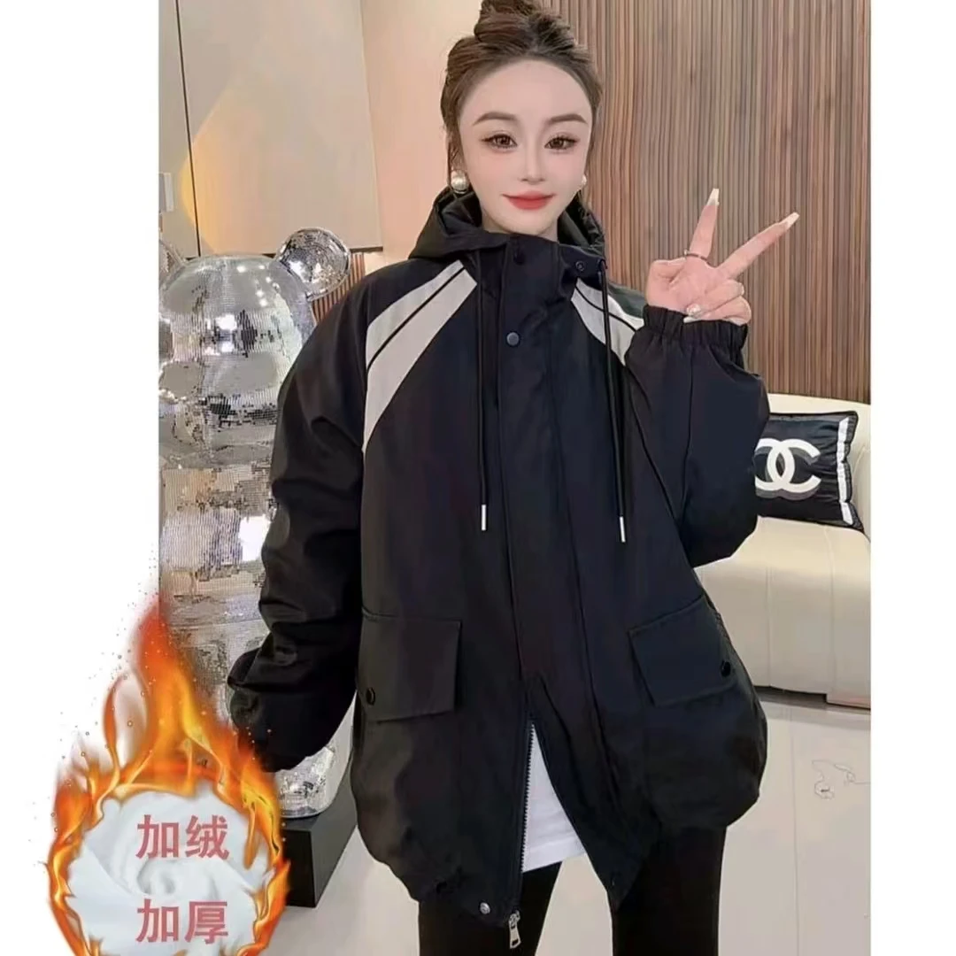 秋冬新款加绒加厚撞色冲锋衣宽松版型连帽时尚加棉夹克百搭休闲款