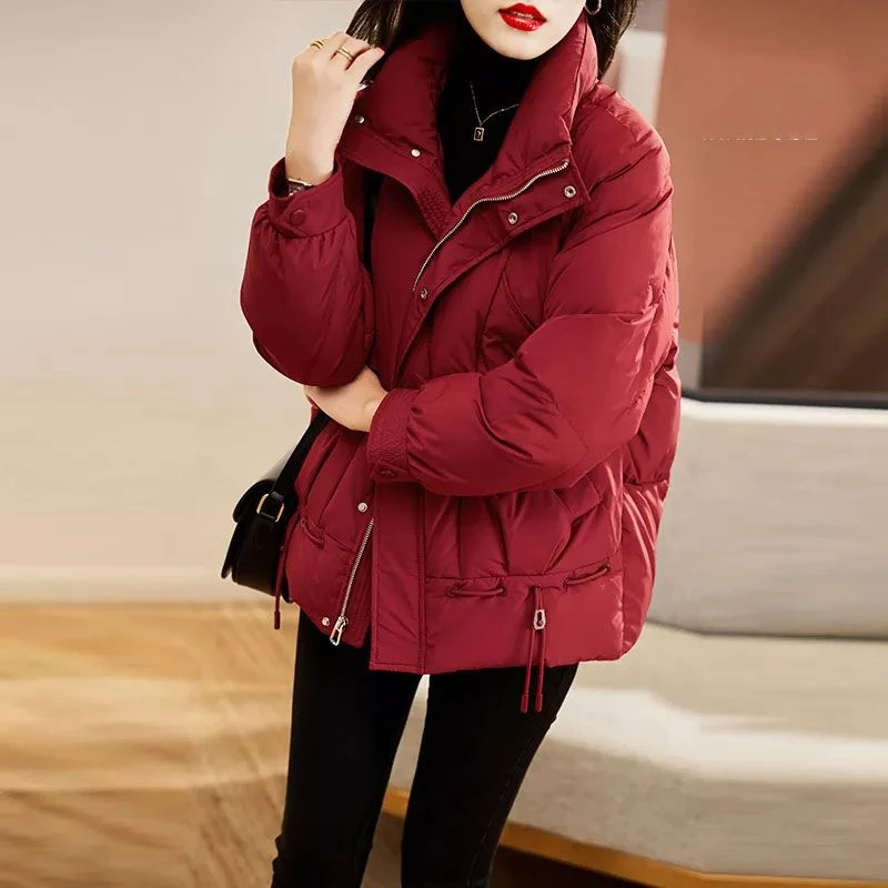 雅鹿羽绒服红色羽绒服女短款2023新款时尚宽松显瘦加厚保暖设计