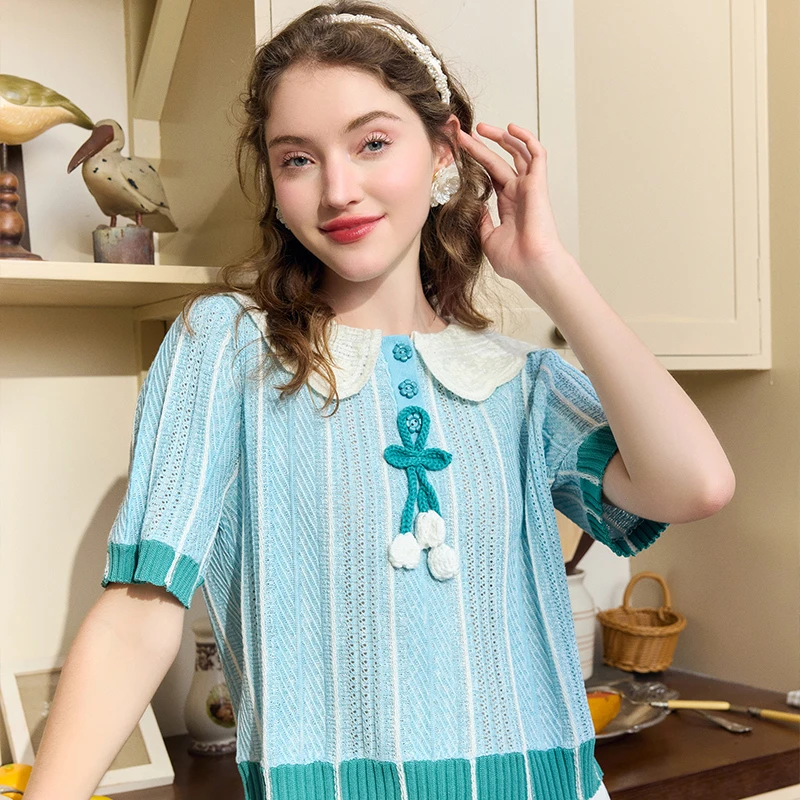 【黄蓉推荐】 微风轻俏新款撞色娃娃领立体花朵装饰条纹针织衫女